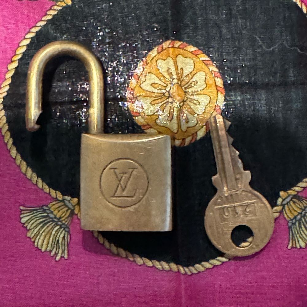 Louis Vuitton 200 Series Lock and Key #210 - Brass - Picture 2 of 5